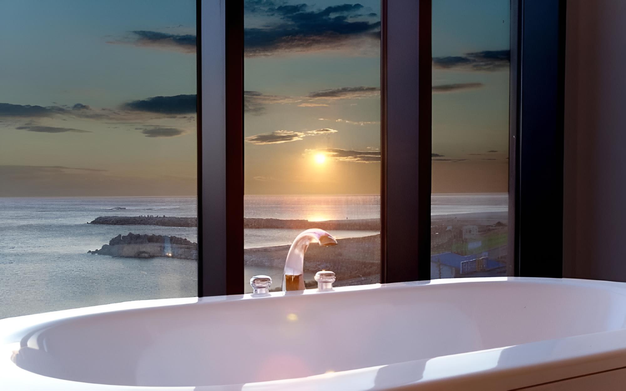 Room (202 Spa ocean view (Netflix bath salt) photo 2