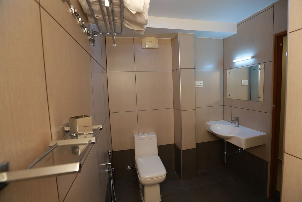 Deluxe Suite, 2 Queen Beds, Accessible, City View photo 2