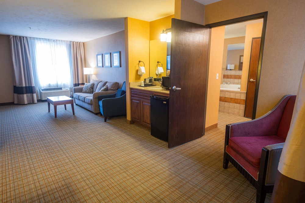 Suite, 1 King Bed, Non Smoking (Upgrade) - Photo 5