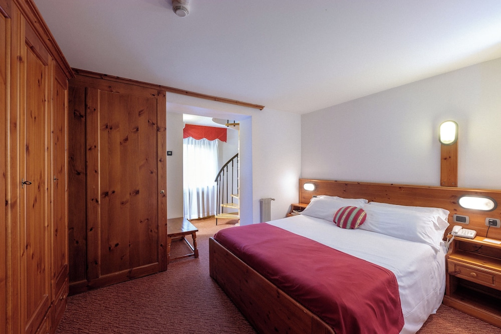 Classic Quadruple Room, 2 Bedrooms, Non Smoking, Hill View photo 3