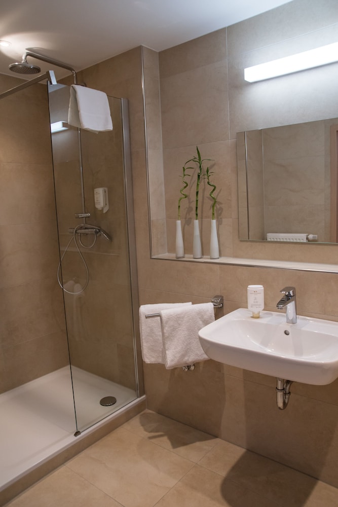 Superior doube room, 25 sqm, nonsmoking, with armchair - Photo 4