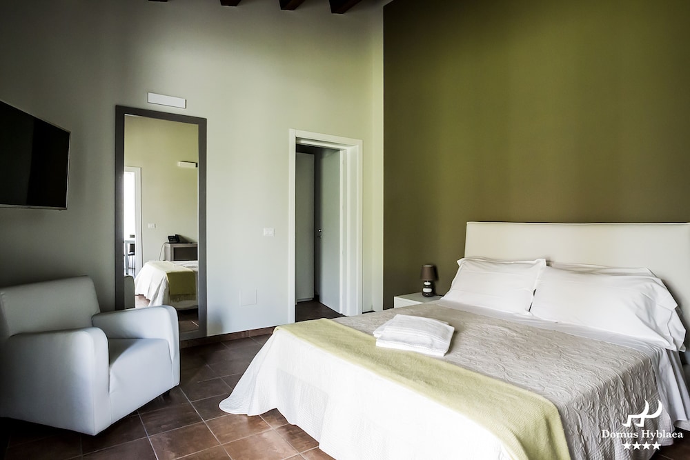 Classic Double or Twin Room, Pool Access, Garden View