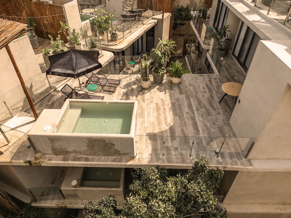 Luxury Penthouse - Photo 3