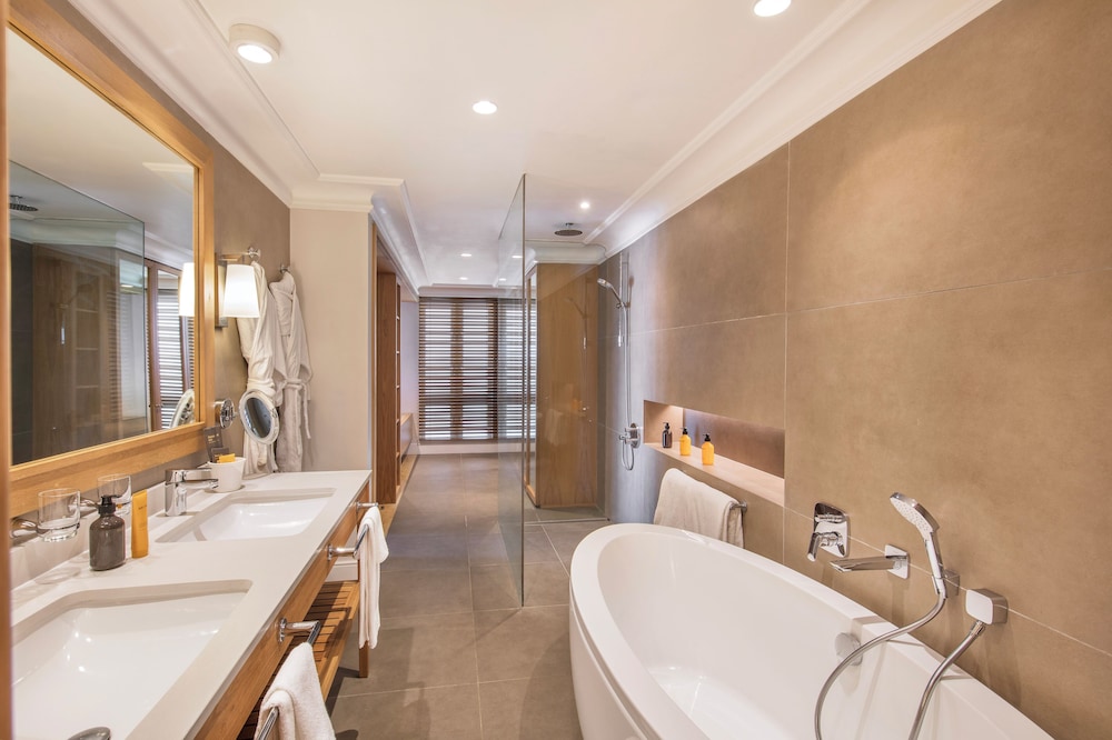 Executive Suite, Beachfront