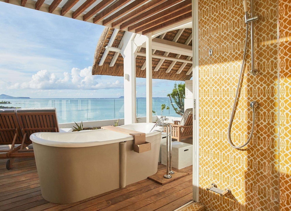 OCEAN JUNIOR SUITE (70 sqm) - Photo 3