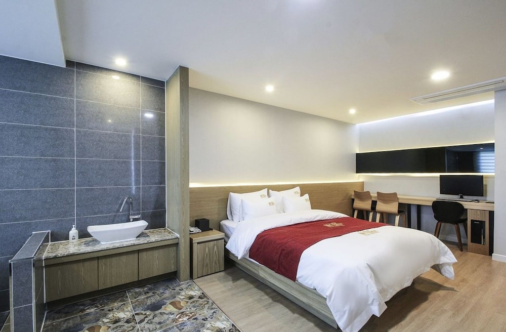 Standard Room, 1 Double Bed photo 3