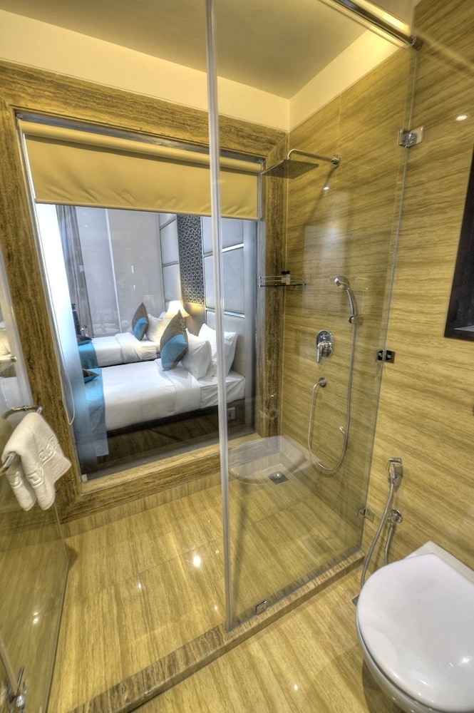 Standard Room, 1 King Bed photo 2