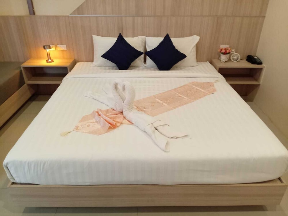 Deluxe Double Room - Photo 13
