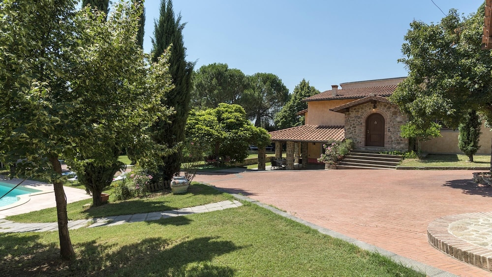 Villa photo 3