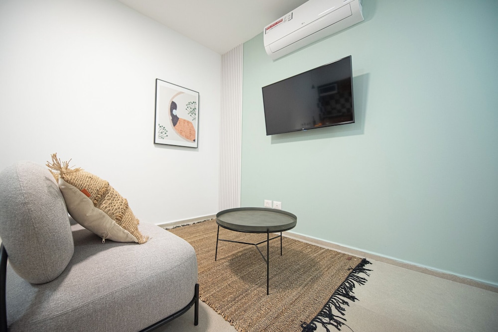 Classic Apartment, 2 Bedrooms, Balcony photo 2