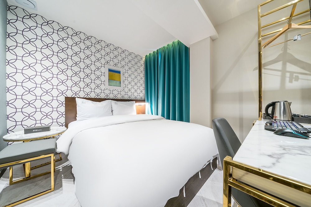Standard Double Room, City View