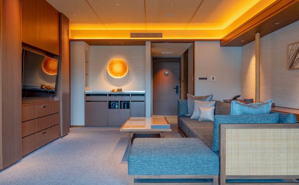 Suite Twin Room, Non Smoking - Photo 5