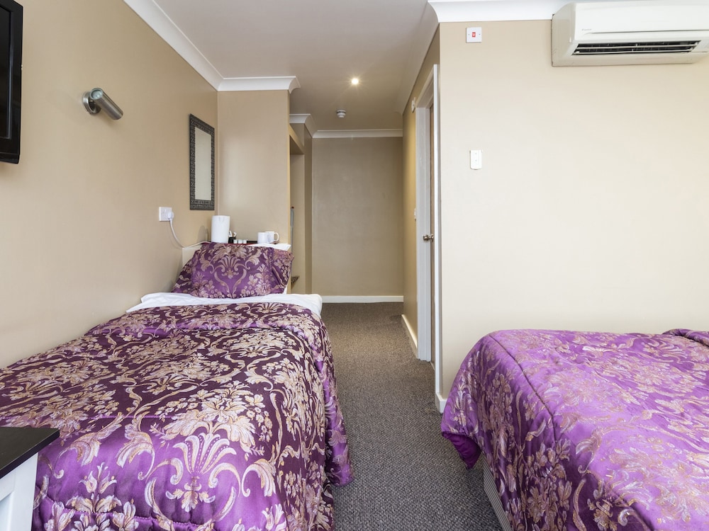 Standard Triple Room, Multiple Beds photo 3