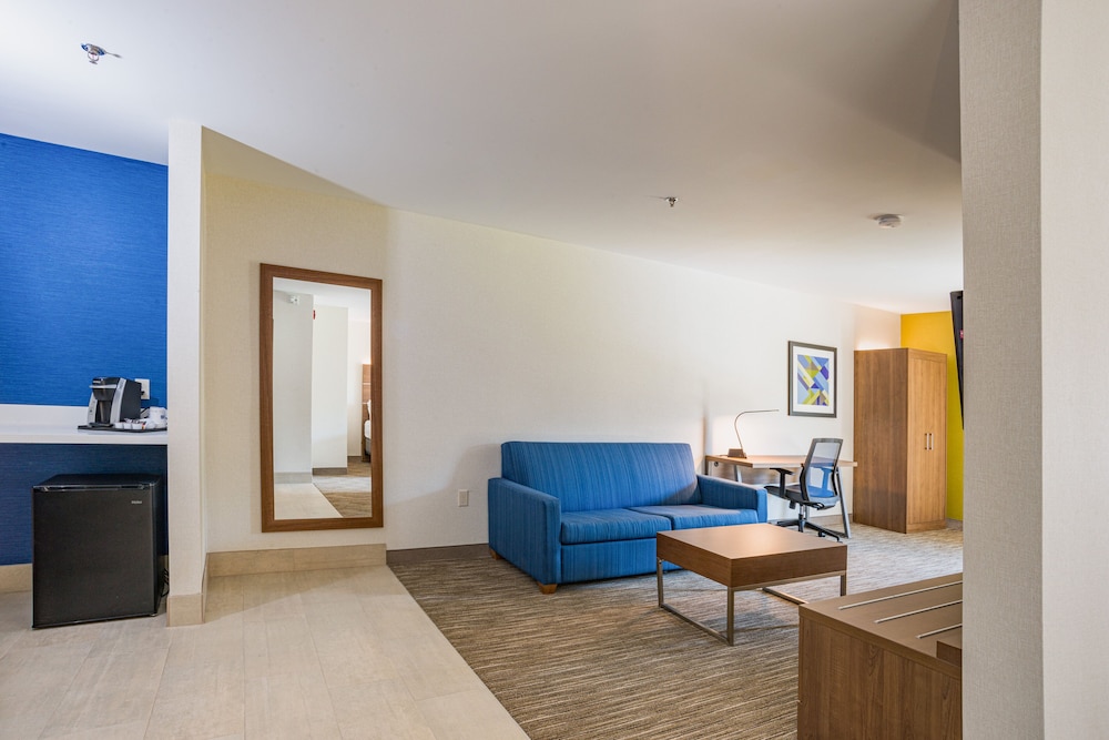Suite, Multiple Beds photo 3