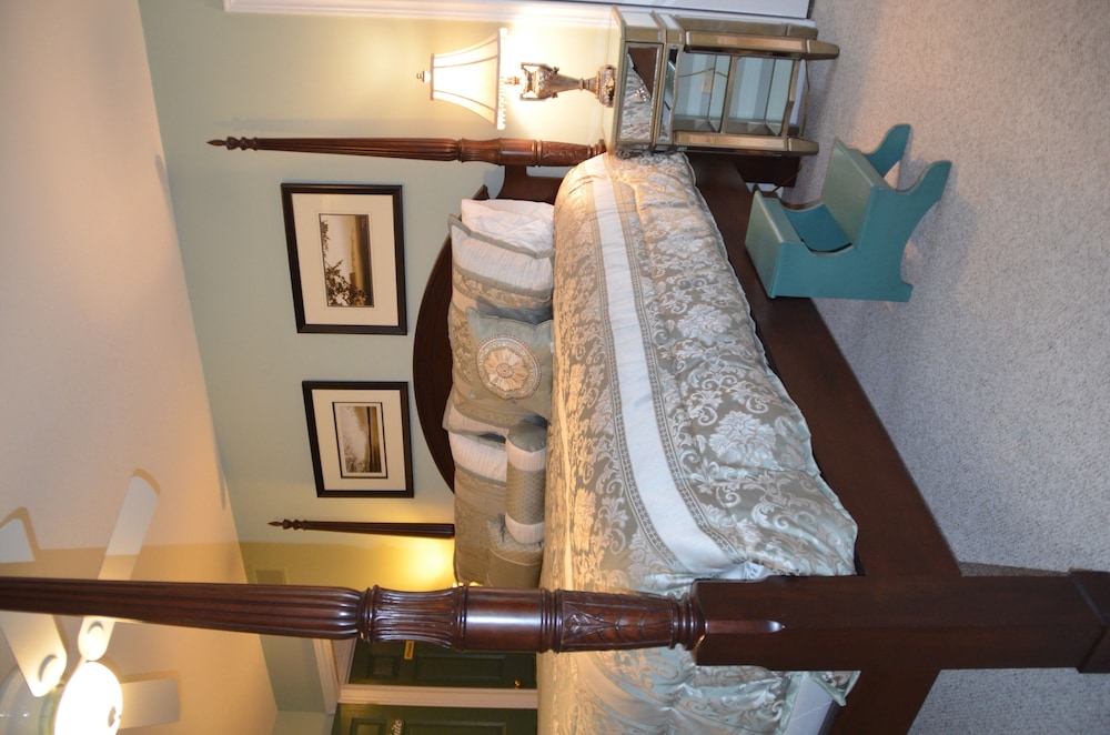 Deluxe Suite, 1 King Bed, Vineyard View photo 3