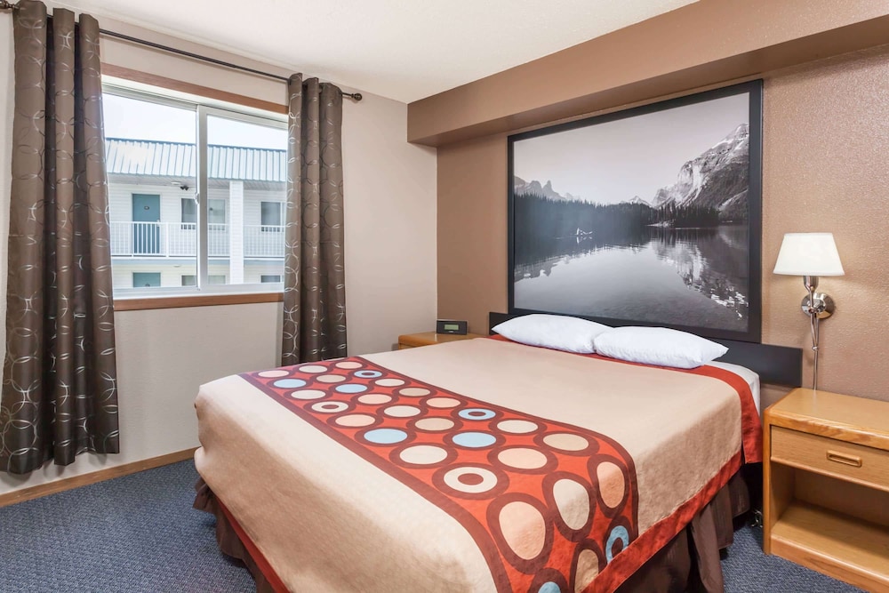 Room, 1 Queen Bed, Kitchen photo 1