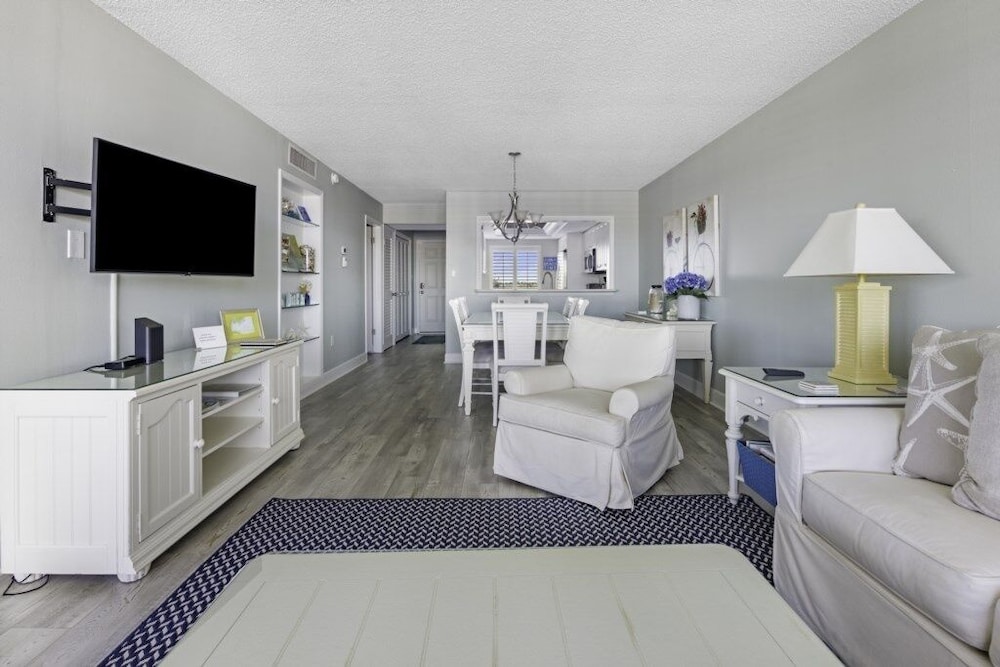 Condo, 2 Bedrooms photo 2