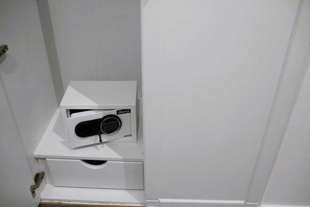 Deluxe Suite - Photo 2