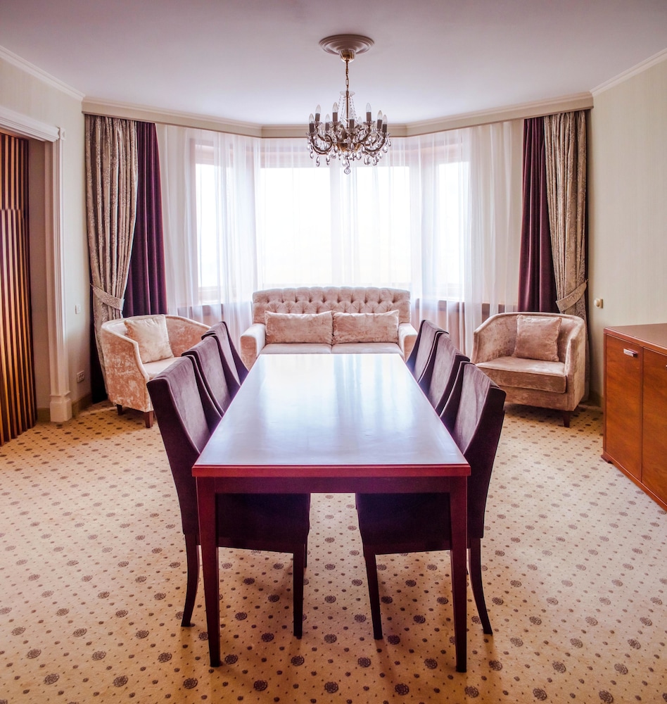 Suite (Renovated) photo 2