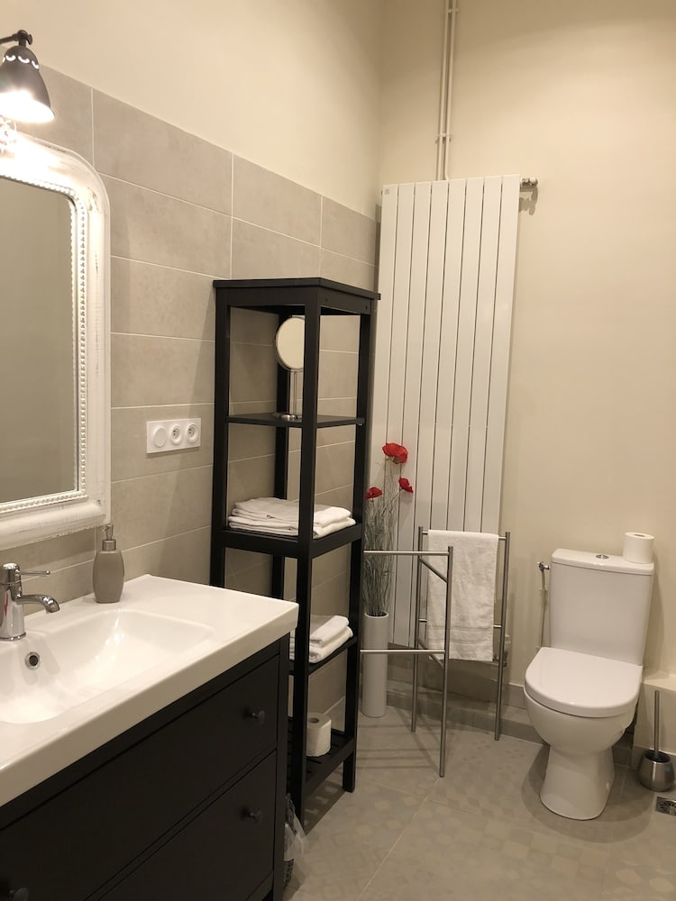 Comfort Double Room, 1 Queen Bed, Private Bathroom, Garden Area (Pigeonnier) photo 2