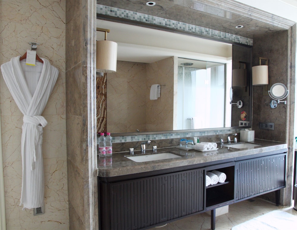Room, 2 Double Beds, City View