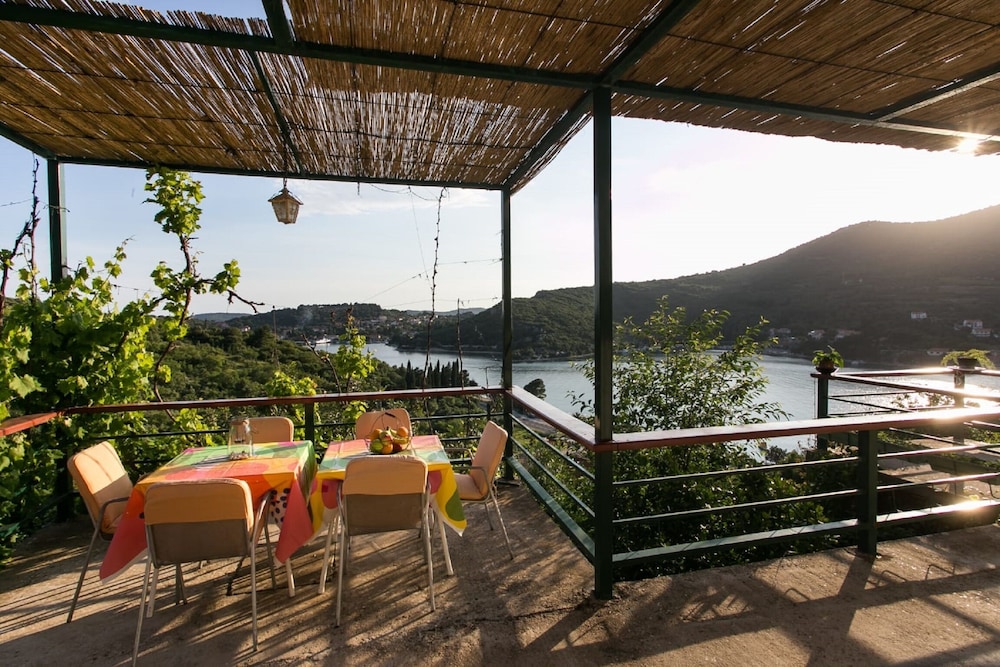 Apartment (Two Bedroom Apartment with Terrace an)