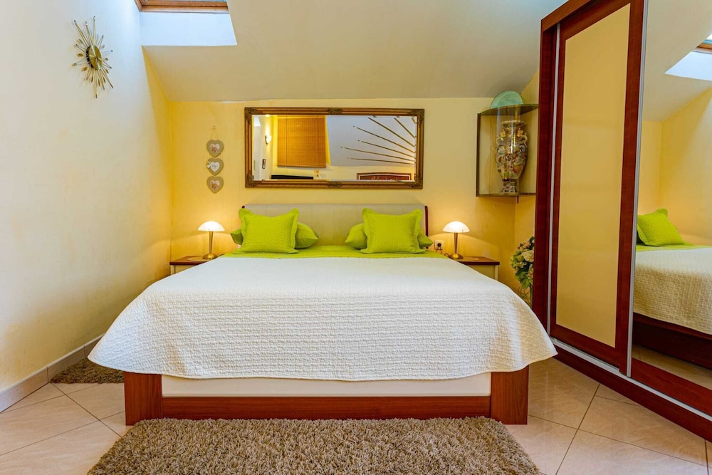 Comfort Apartment, City View