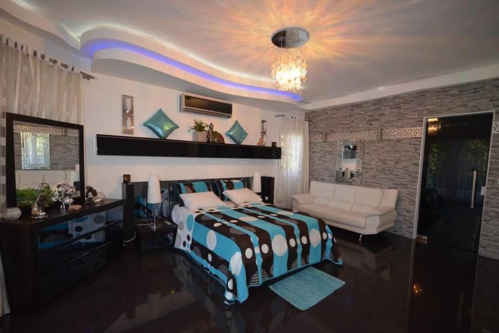 Villa (Multiple Bedrooms)