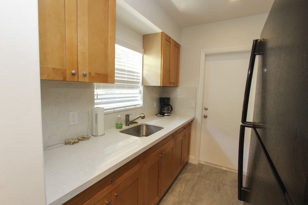Signature Studio, Multiple Beds, Kitchen, Pool View