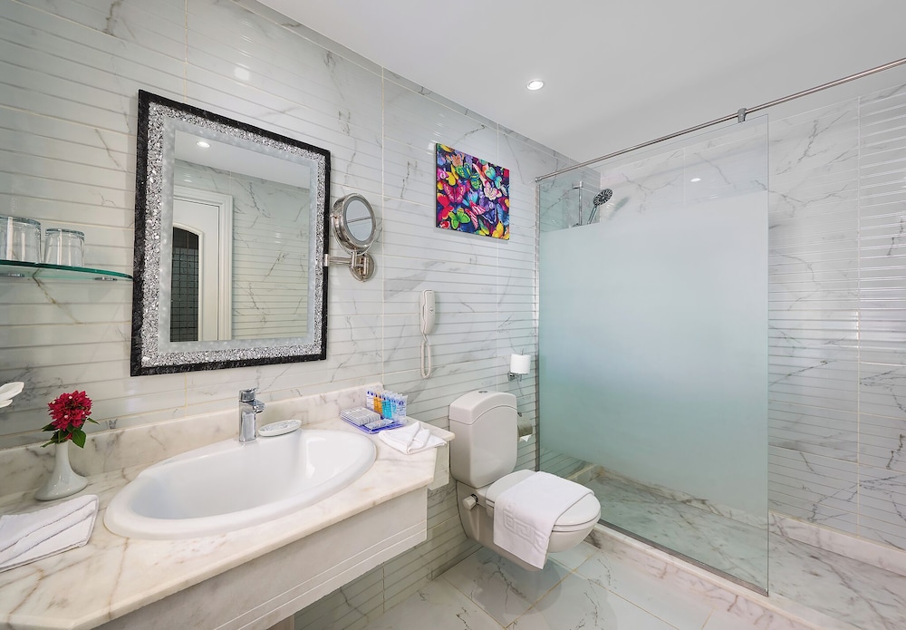 Elegant Garden View Room photo 3