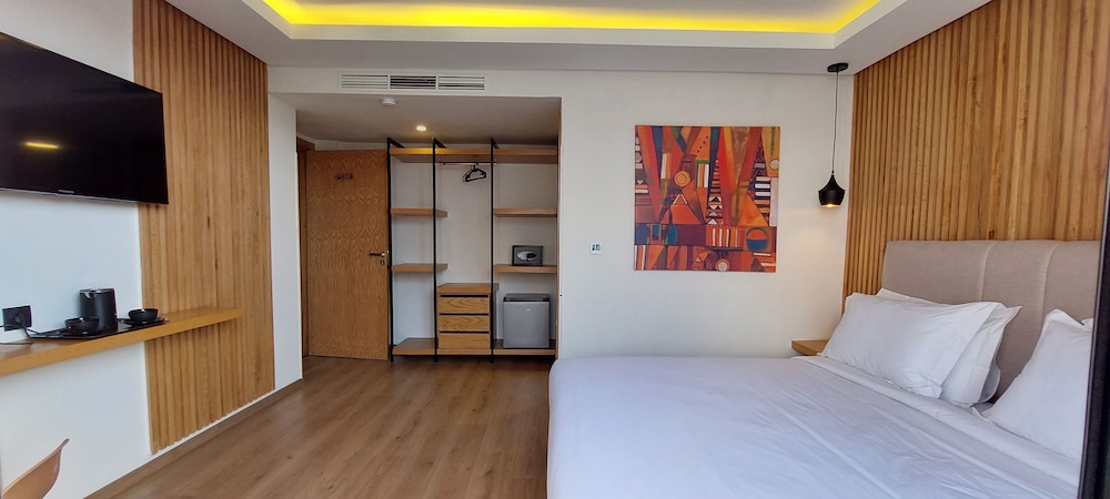 Deluxe Double Room - Photo 9