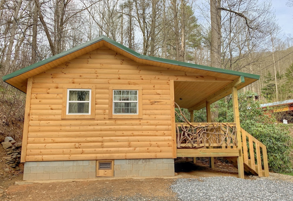 Family Cabin, 2 Bedrooms, Jetted Tub, Corner (Mountain Springs) photo 1