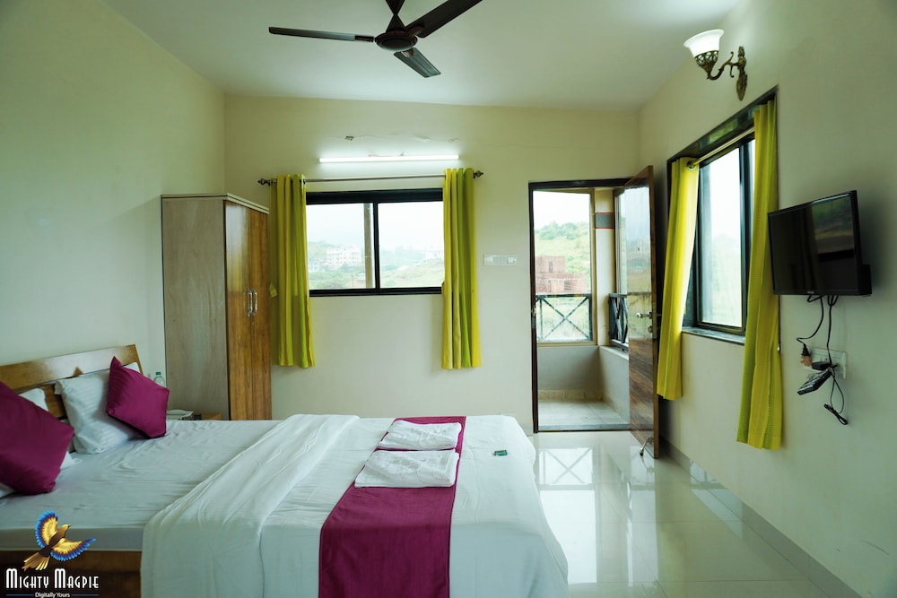 Deluxe Room - Photo 19