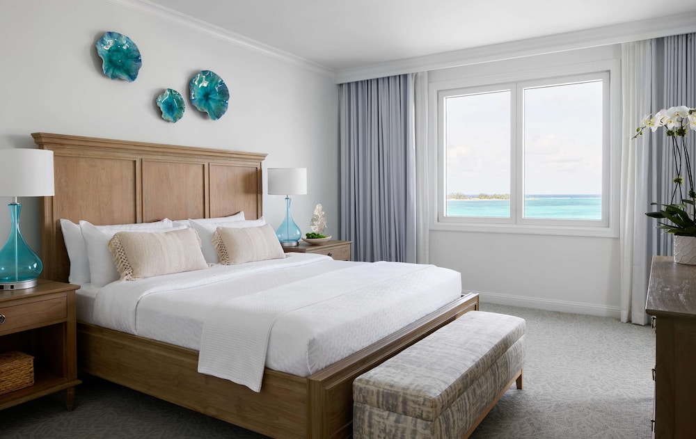 West Bay Oceanfront Penthouse One Bedroom Butler Suite (PWS) photo 3