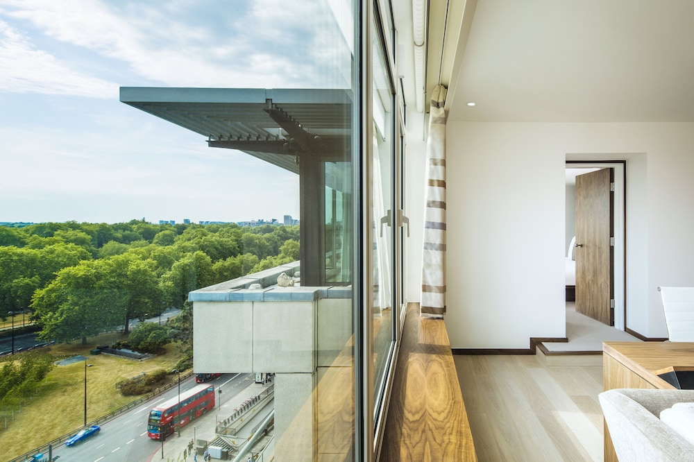 Penthouse (Penthouse Suite,10)