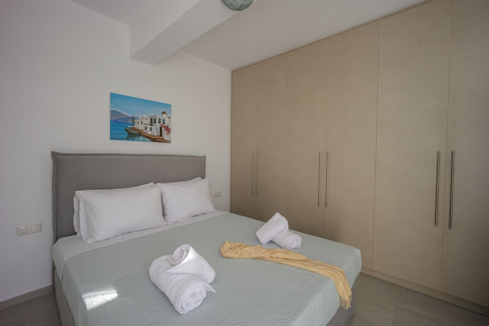 White Villa photo 2