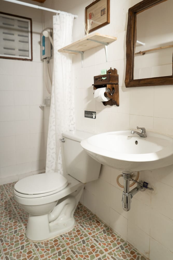 Standard Double Room with Private Bathroom - Photo 6