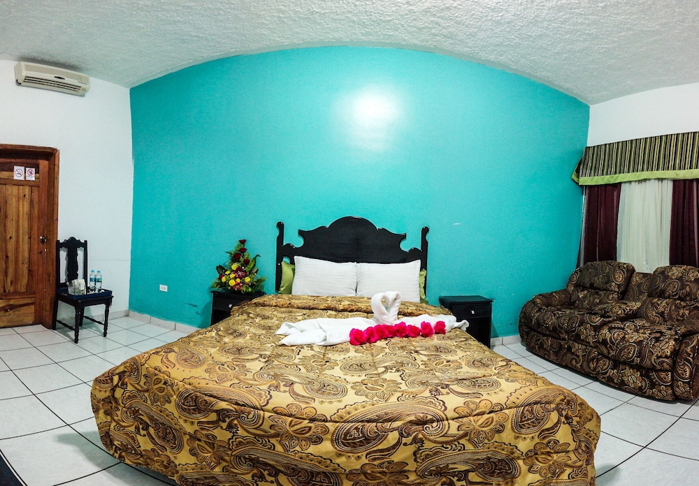 Standard Room, 1 Queen Bed