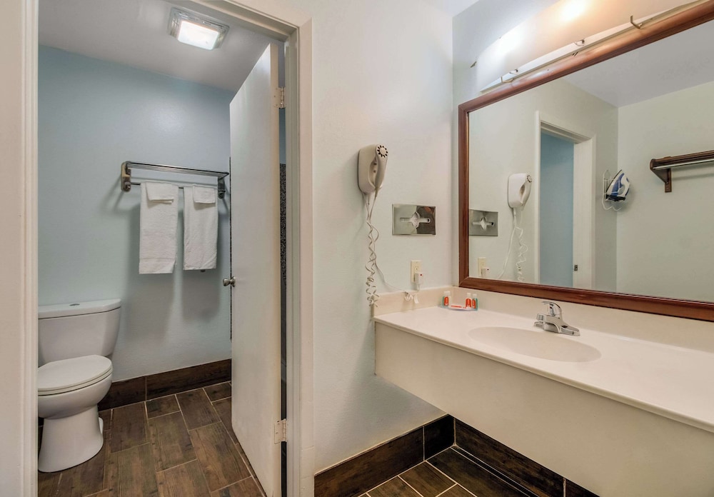 Suite, Multiple Beds, Non Smoking - Photo 2