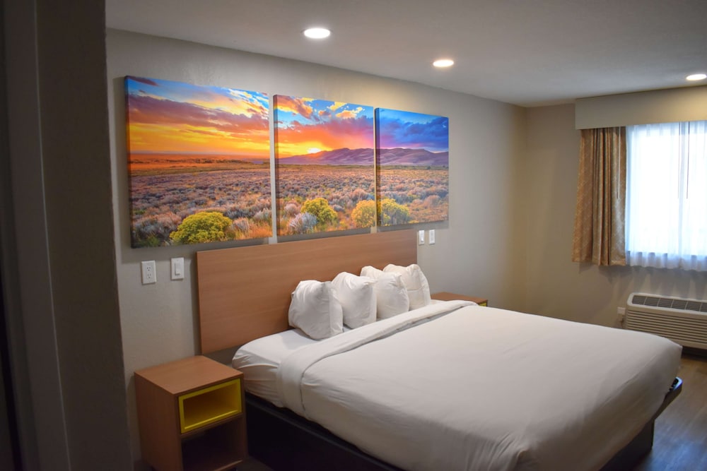 Standard Room, 1 King Bed - Photo 1