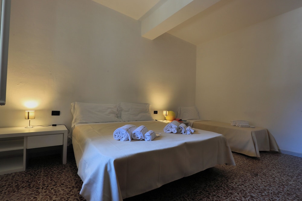 Family Suite, Non Smoking, Connecting Rooms photo 2