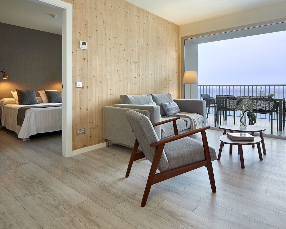Exclusive Apartment, 2 Bedrooms, Beach View