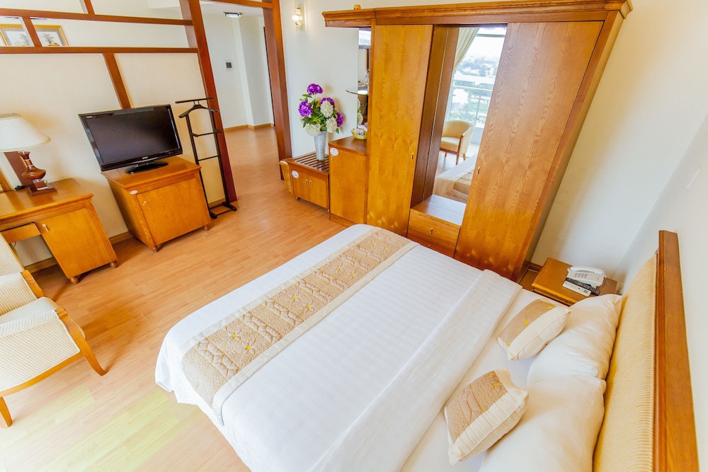 Suite, River View