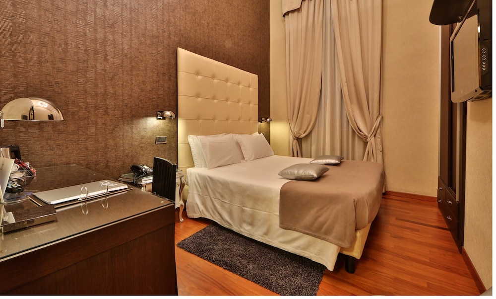 Classic Room, Multiple Beds - Photo 14