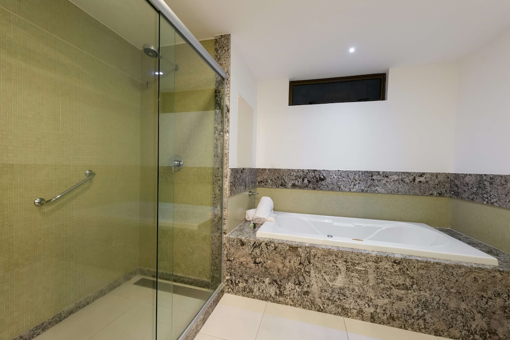 Suite, 1 King Bed, Non Smoking, Balcony (Living Room)