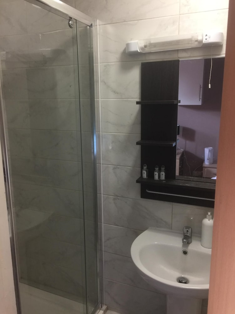 Quadruple Room, Ensuite photo 3