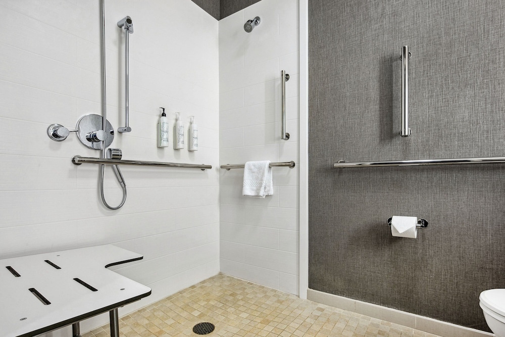 Suite, Multiple Beds - Photo 9