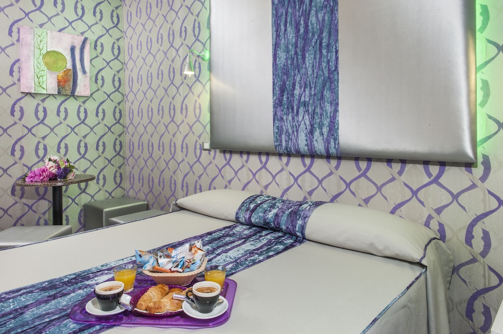 Standard Double or Twin Room - Photo 4