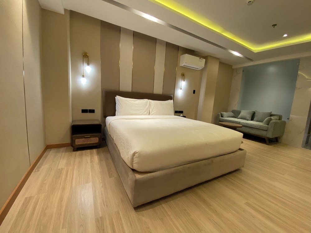 Premier Room