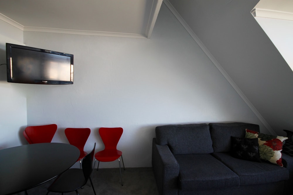 Suite, 2 Bedrooms (Sleeps 6) photo 3